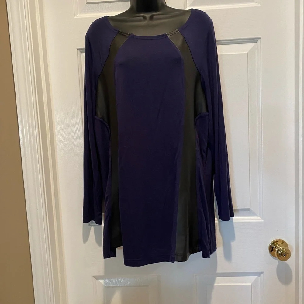 Belle by‎ Kim Gravel navy blue and black tunic size large